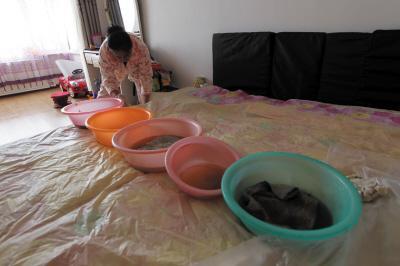 惠民楼上漏水，住户失联，小区没物管，业主维权难！律师来支招……